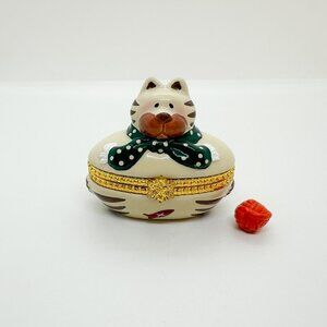 SOLD Cat Hinged Trinket Box Porcelain Cats Winter Scarf Fish Yarn Gold Cream